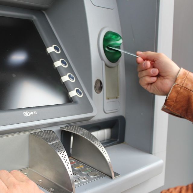 国内多家搞 ATM 的利润都下滑了，互联网金融对银行冲击有多大？