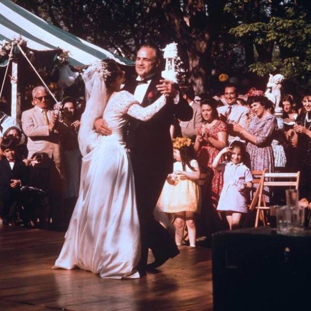 为什么《教父》中老教父维托没有像麦克一样杀了五大家族首领？