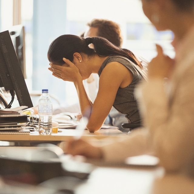 工作、学习时，为什么有人在旁边就会不自在？