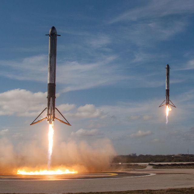 SpaceX 猎鹰重型火箭送了辆跑车上天，它到底牛在哪？