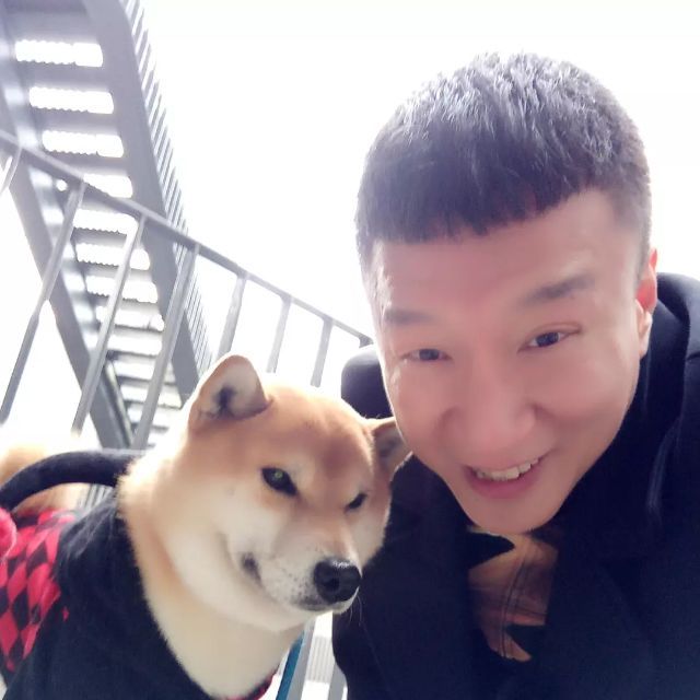 没猜错的话，你自拍时更喜欢拍左脸，对吗？